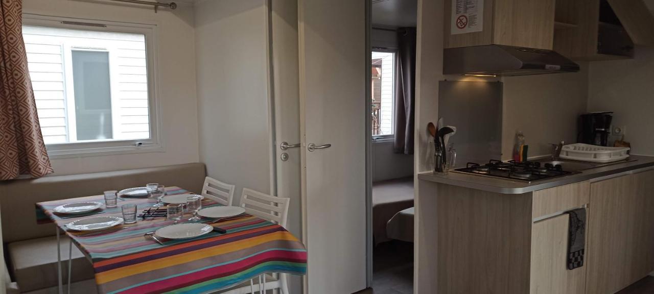 Camping Paradis Bellerive Montfrin Exterior foto