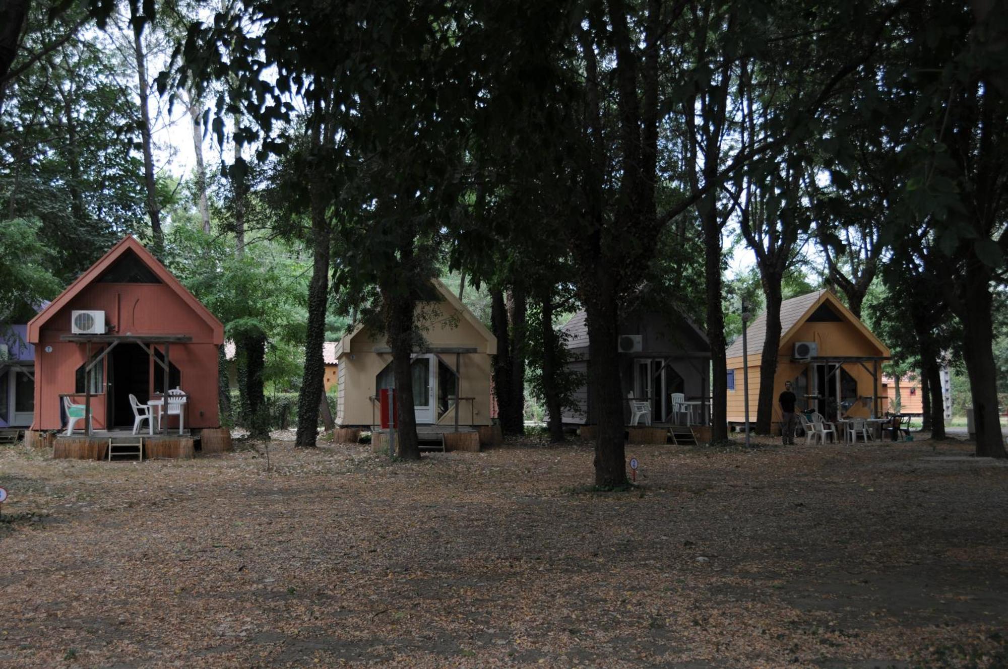 Camping Paradis Bellerive Montfrin Exterior foto