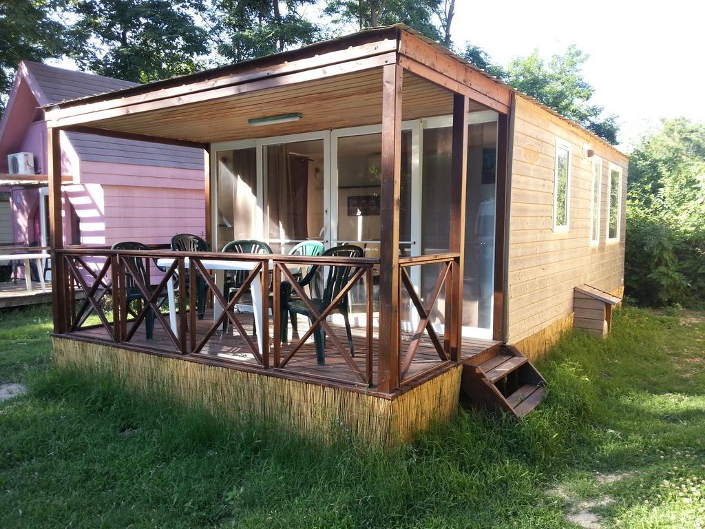 Camping Paradis Bellerive Montfrin Habitación foto