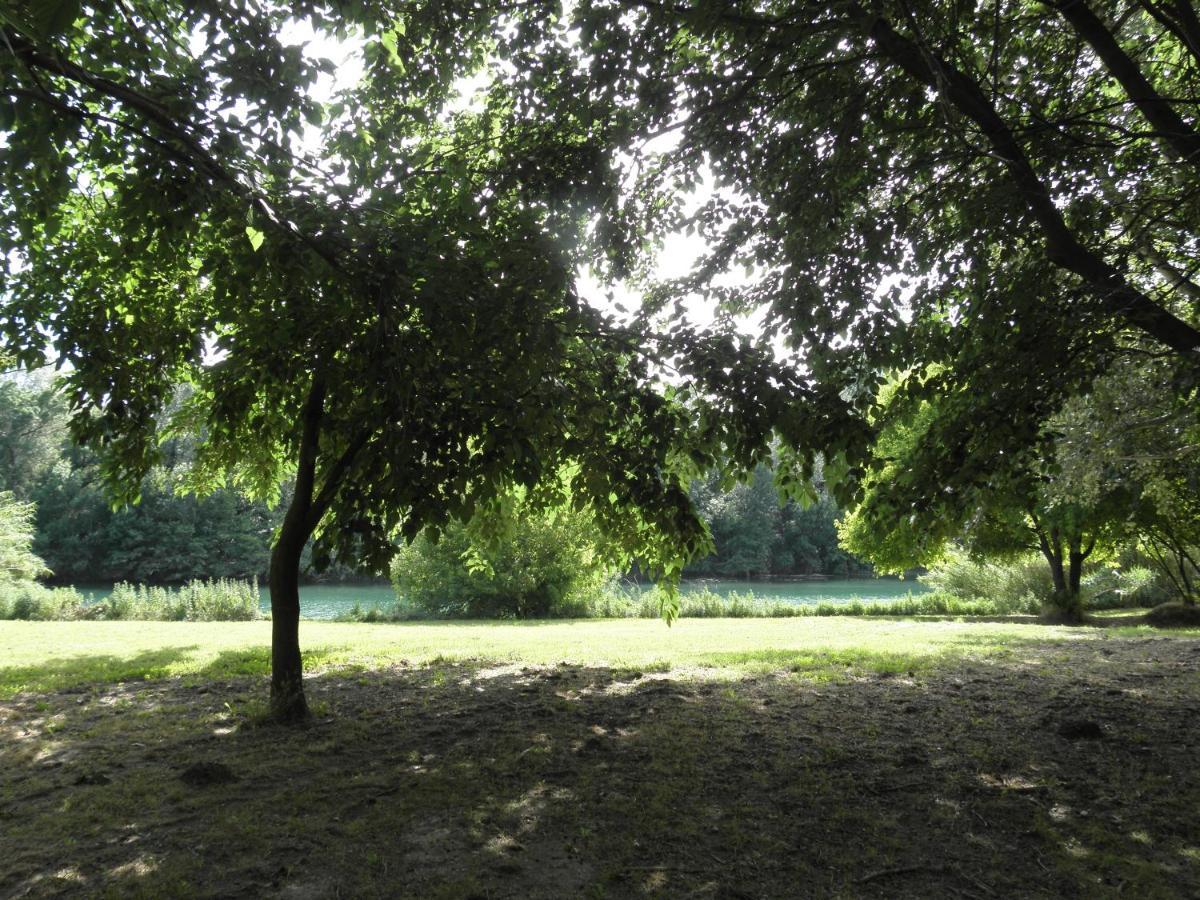 Camping Paradis Bellerive Montfrin Exterior foto